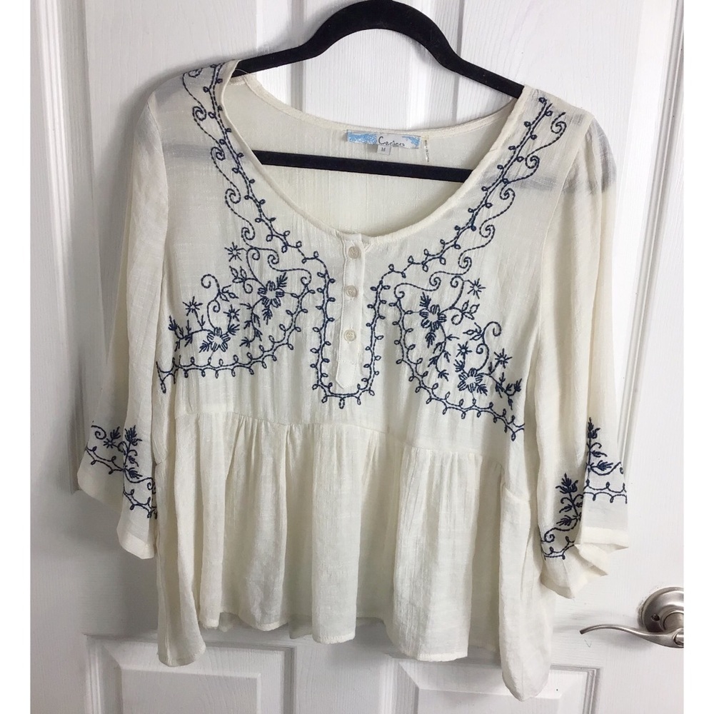 3/25$🌈  Off White Embroidered Boho Peasant Top